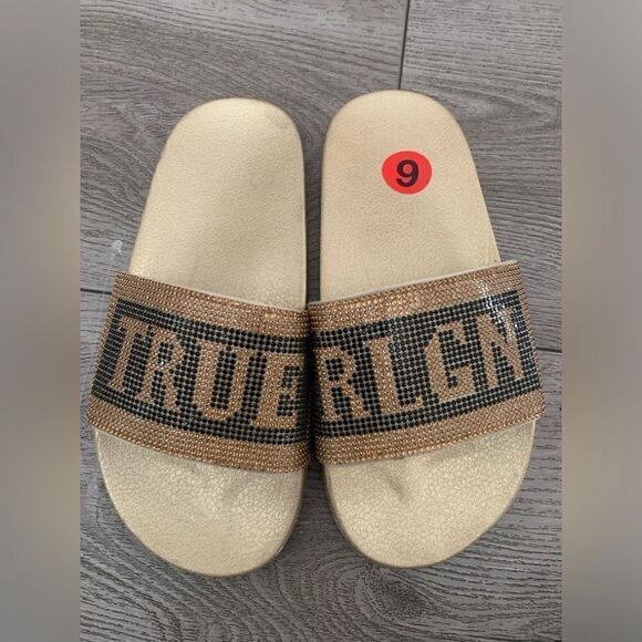 True religion woman’s sandals NWOT - Picture 1 of 6